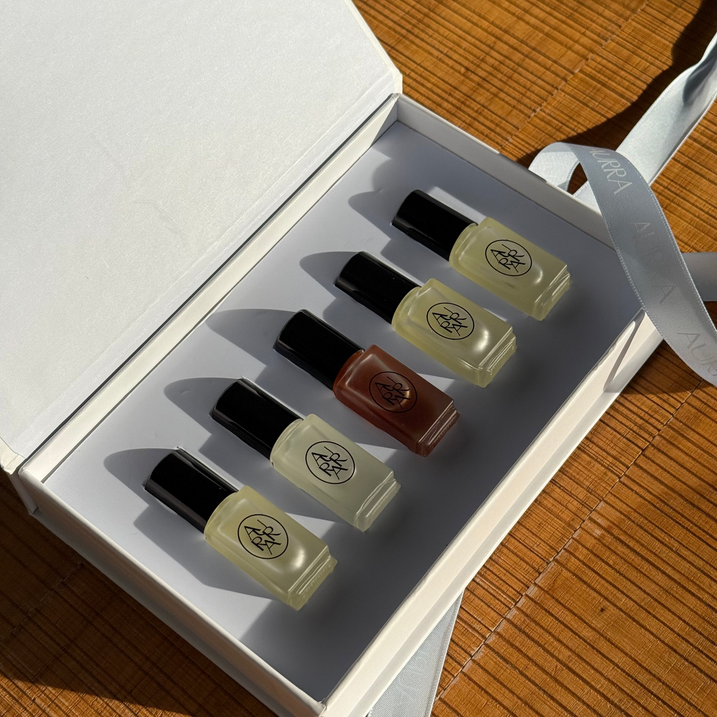 Open discovery set box with each mini scent